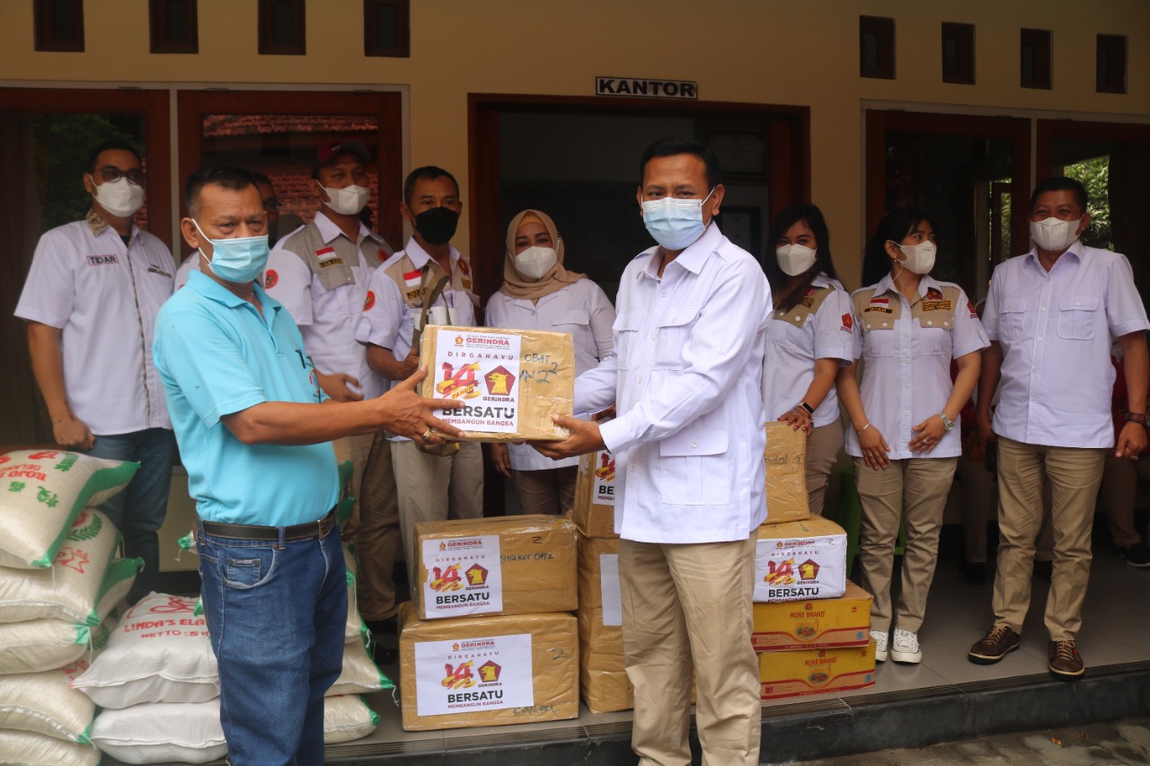 Peringati HUT Gerindra ke-14, DPD Gerindra Jawa Tengah Bagikan Ribuan Paket Sembako