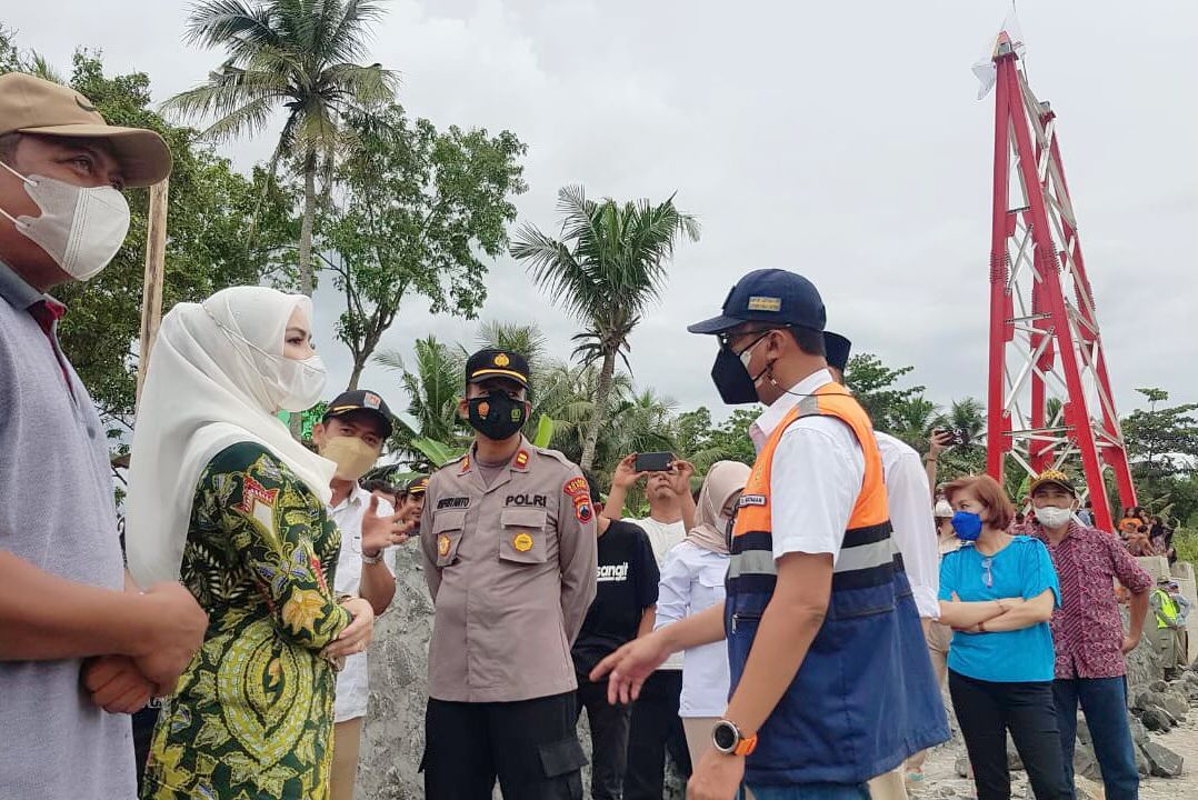 Novita Memantau Pembangunan Jembatan Gantung Nagih Janji 