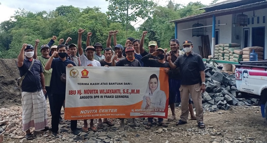 Memberikan Bantuan Semen untuk Pembangunan Ponpes, Novita: Sudah Seharusnya Saling Membantu