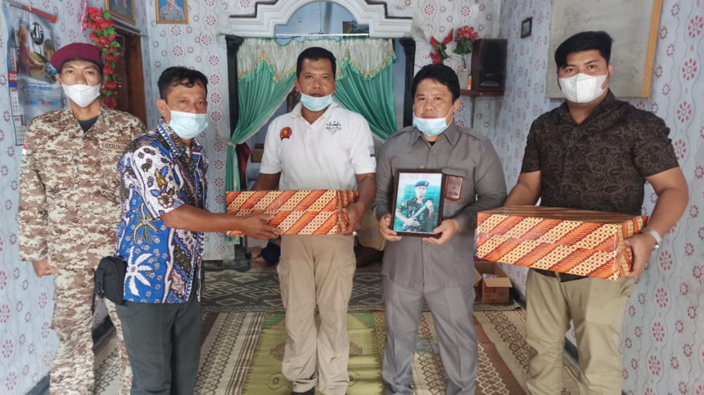 DPC Gerindra kab.Kebumen Bantu Keluarga Korban KRI Nanggala 402. 