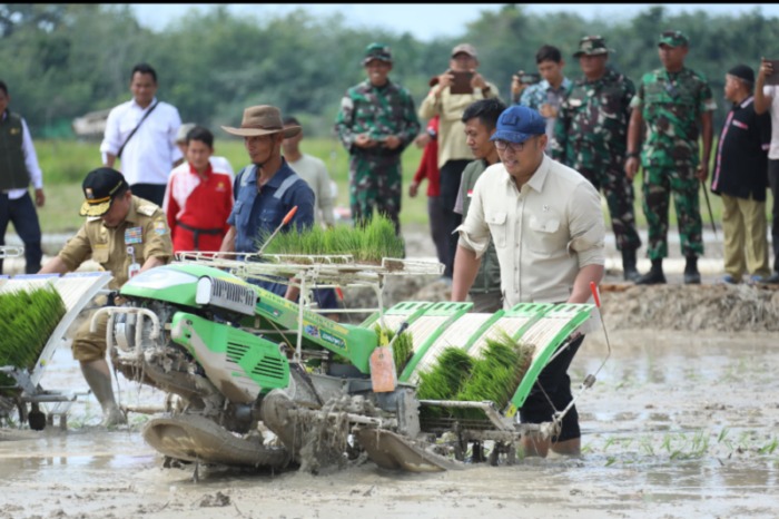Gerindra Dorong Kemajuan Pertanian di Jawa Tengah dengan Bantuan Traktor