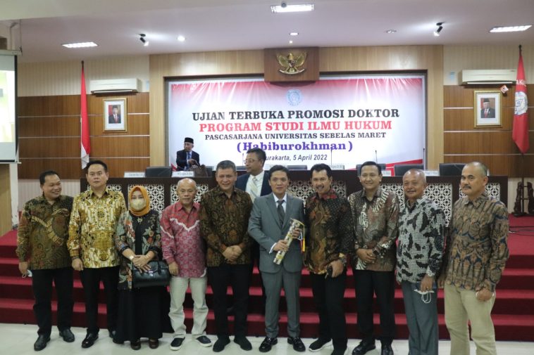Disertasi Hate Speech, Jubir Gerindra Sabet Gelar Doktor UNS Predikat Cumlaude