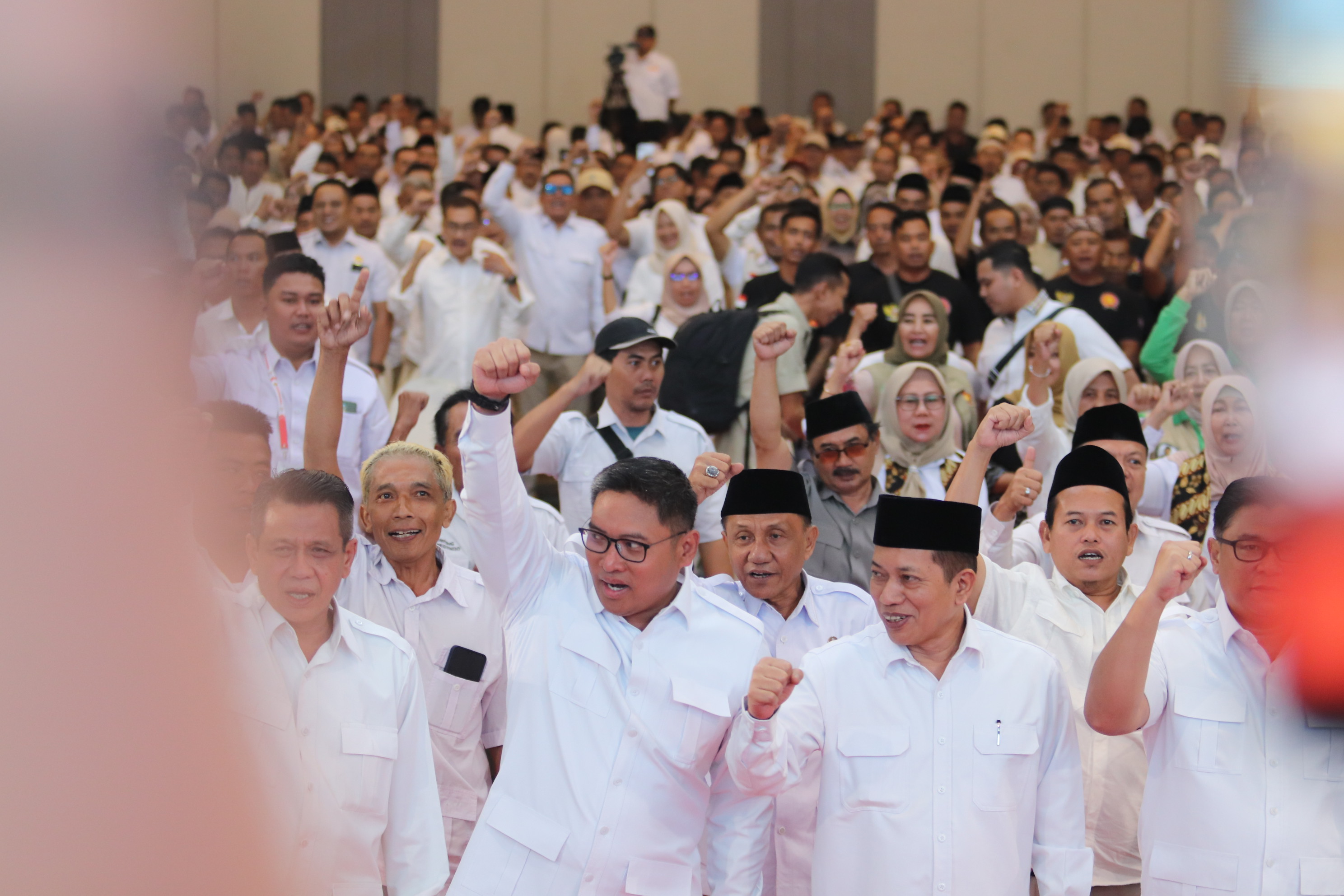 Moment Ketua DPD Gerindra, Sudaryono memberikan semangat dan disahut oleh seluruh kader