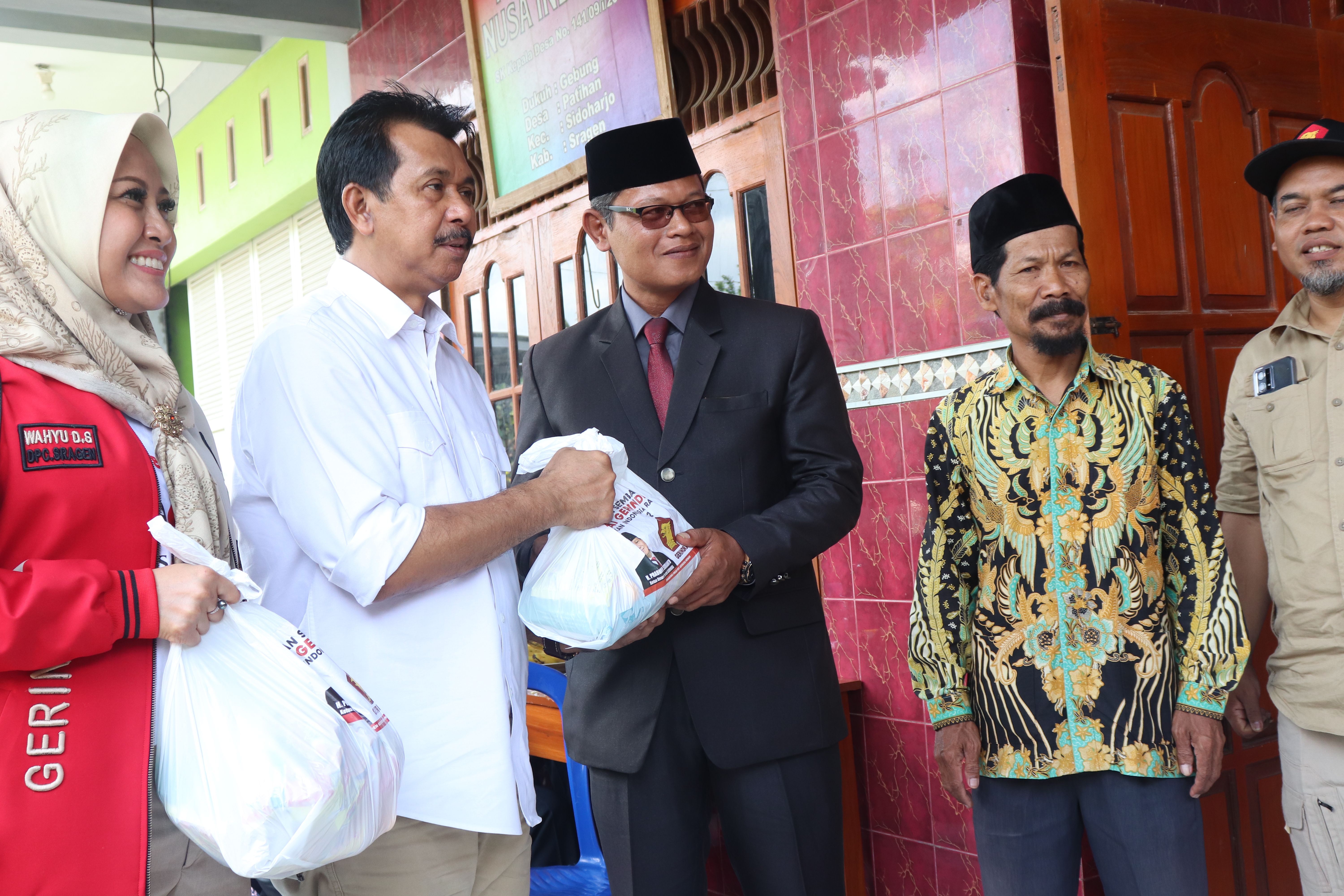 Penyerahan Simbolis kepada Kepala Desa Patihan, Sragen